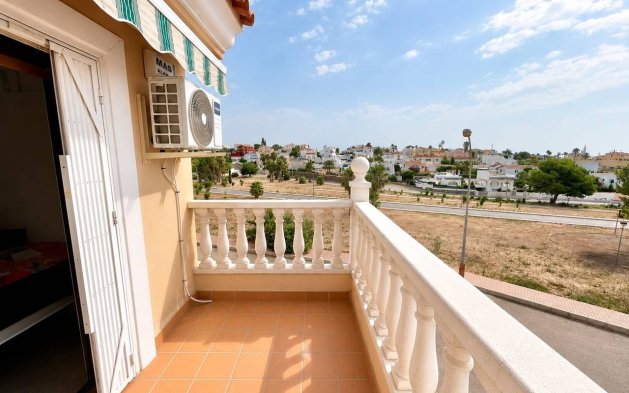 Resale - Villa - Orihuela Costa - Villamartín