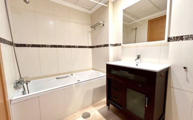 Återförsäljning - Lägenhet / lägenhet - Santa Pola