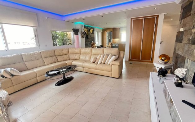 Odsprzedaż - Mieszkanie w bloku - Orihuela Costa - Los Dolses