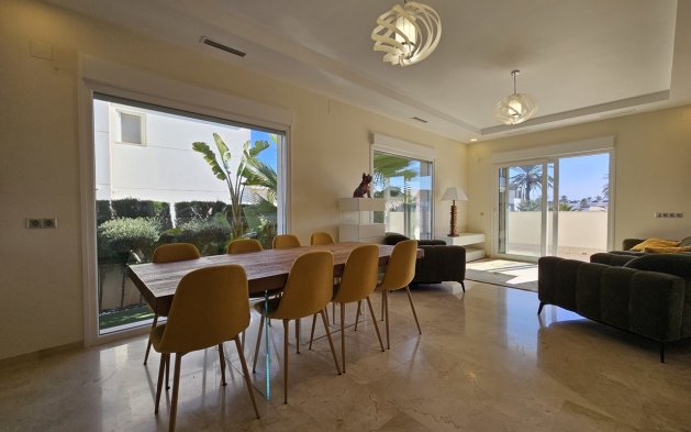 Odsprzedaż - Villa - Orihuela Costa - La Zenia