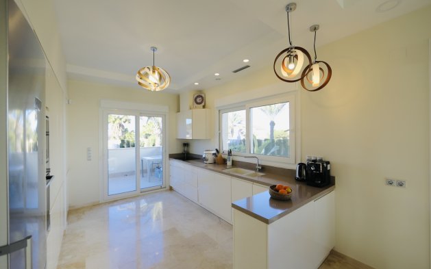 Odsprzedaż - Villa - Orihuela Costa - La Zenia