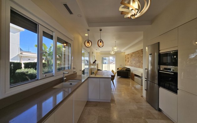 Odsprzedaż - Villa - Orihuela Costa - La Zenia