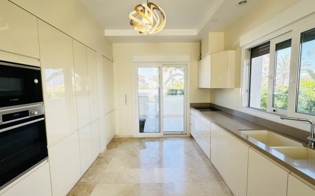 Odsprzedaż - Villa - Orihuela Costa - La Zenia