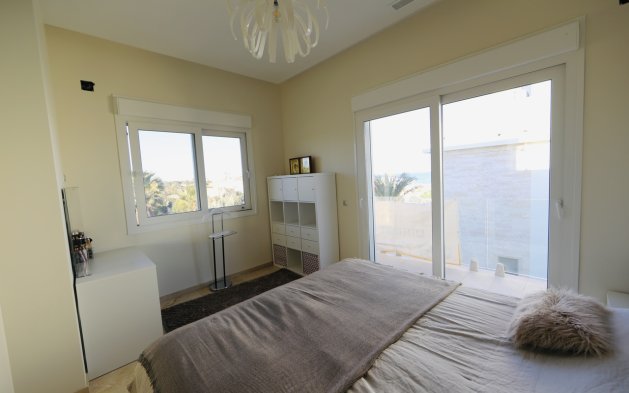 Odsprzedaż - Villa - Orihuela Costa - La Zenia