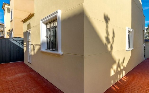 Perpardavimas - Vila - Orihuela Costa - Villamartín