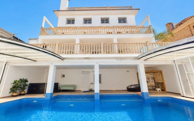 Resale - Villa - Orihuela Costa - Campoamor