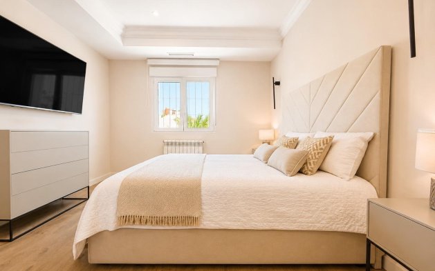 Resale - Villa - Orihuela Costa - Campoamor