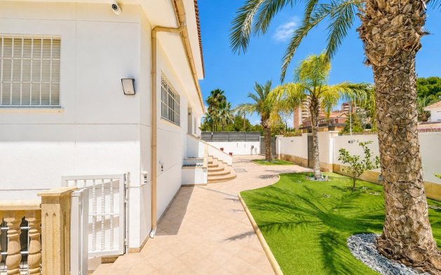 Resale - Villa - Orihuela Costa - Campoamor