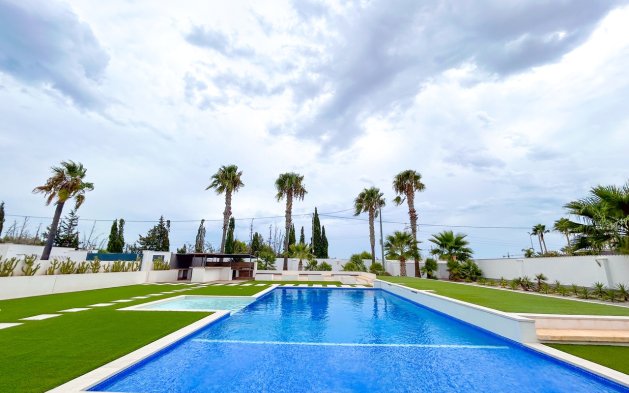 Perpardavimas - Vila - Los Montesinos
