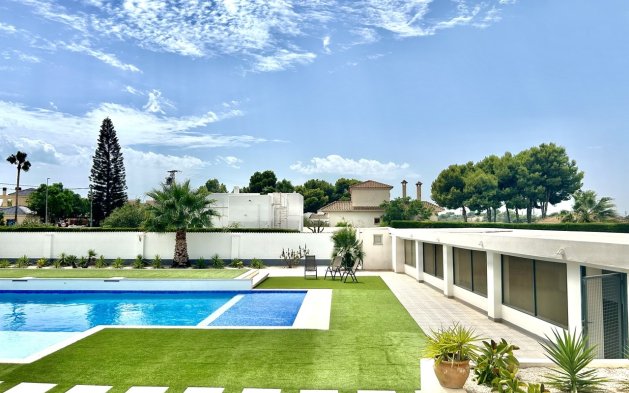 Perpardavimas - Vila - Los Montesinos
