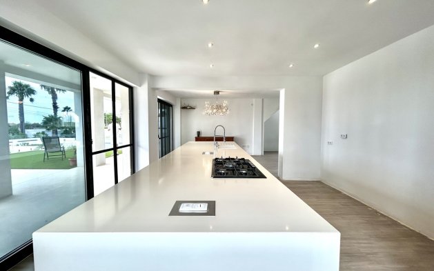 Perpardavimas - Vila - Los Montesinos