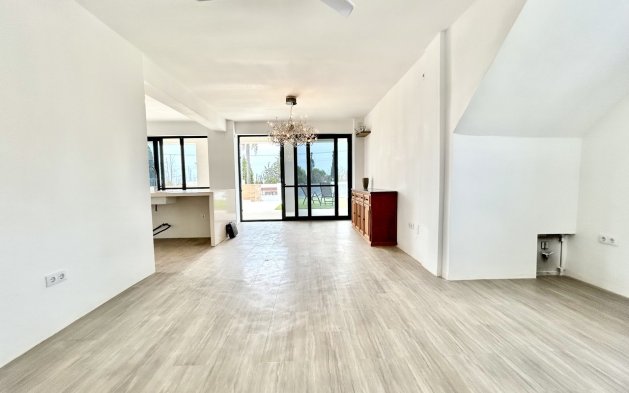 Perpardavimas - Vila - Los Montesinos
