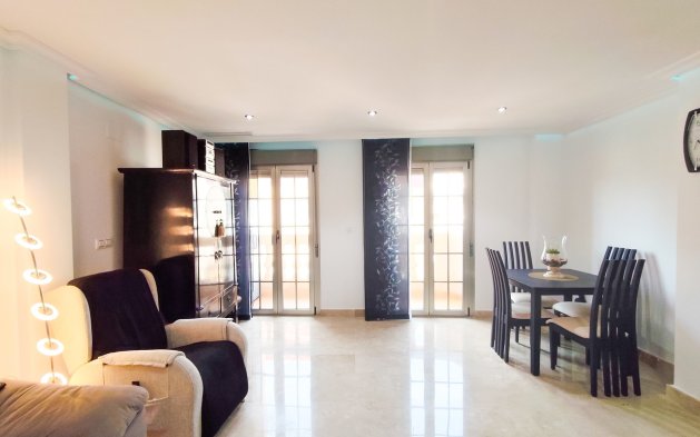 Odsprzedaż - Mieszkanie w bloku - Torrevieja