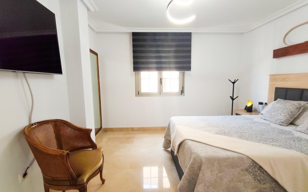 Odsprzedaż - Mieszkanie w bloku - Torrevieja