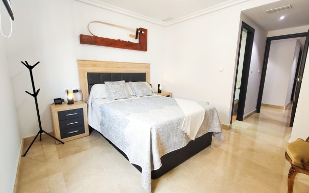 Odsprzedaż - Mieszkanie w bloku - Torrevieja