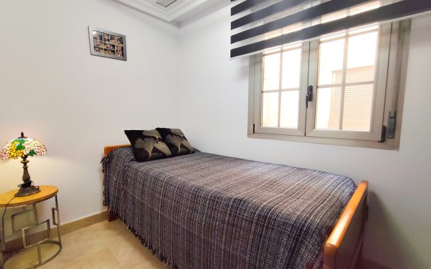 Odsprzedaż - Mieszkanie w bloku - Torrevieja
