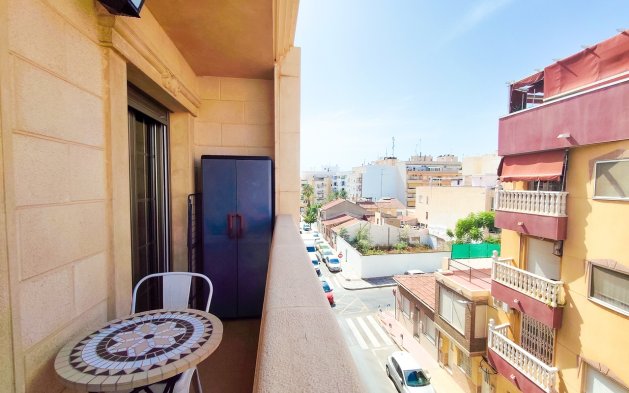 Odsprzedaż - Mieszkanie w bloku - Torrevieja