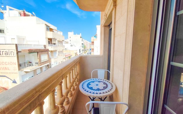 Odsprzedaż - Mieszkanie w bloku - Torrevieja