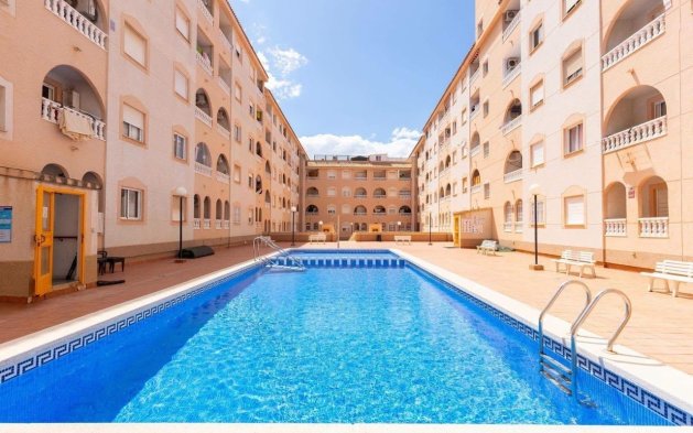 Odsprzedaż - Mieszkanie w bloku - Torrevieja