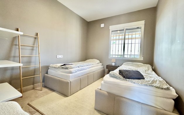 Perpardavimas - Vila - Orihuela Costa - La Zenia
