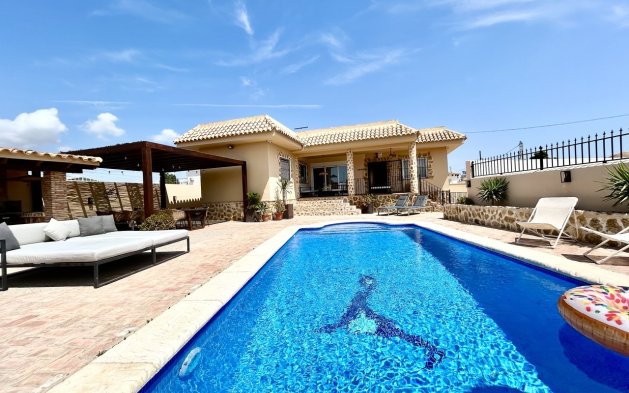 Perpardavimas - Vila - Orihuela Costa - La Zenia