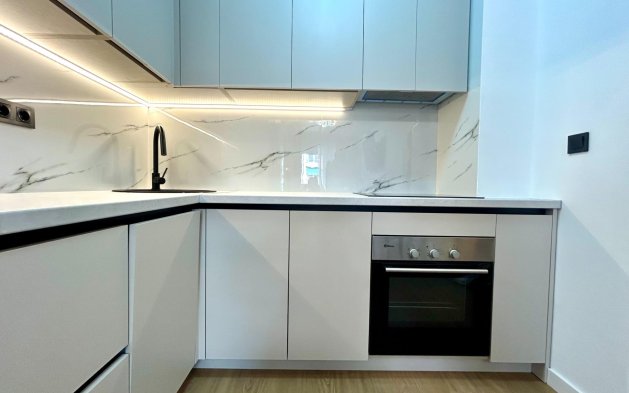 Resale - Apartment / flat - Torrevieja - Punta Prima