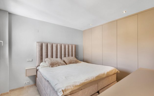 Resale - Apartment / flat - Torrevieja - Punta Prima
