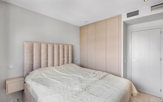 Resale - Apartment / flat - Torrevieja - Punta Prima