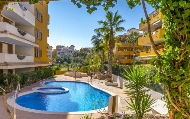 Resale - Apartment / flat - Torrevieja - Punta Prima