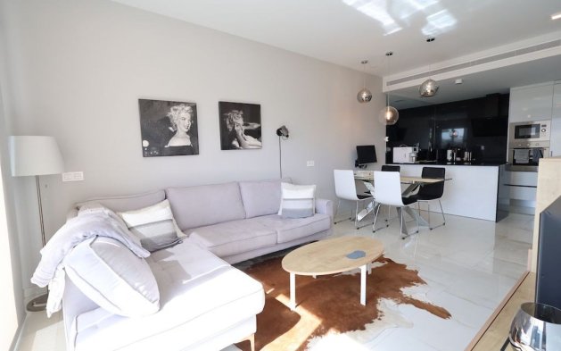 Odsprzedaż - Mieszkanie w bloku - Orihuela Costa