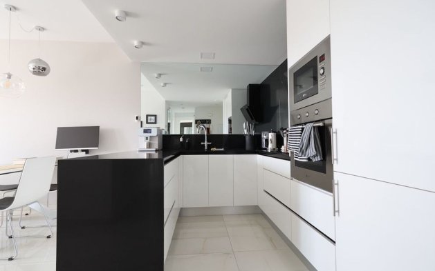 Odsprzedaż - Mieszkanie w bloku - Orihuela Costa