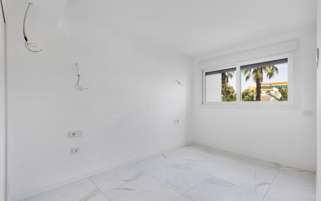 Resale - Apartment / flat - Torrevieja - Punta Prima