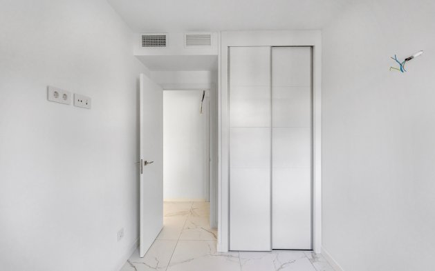 Resale - Apartment / flat - Torrevieja - Punta Prima