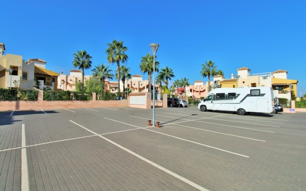 Odsprzedaż - Mieszkanie w bloku - Torrevieja - Punta Prima