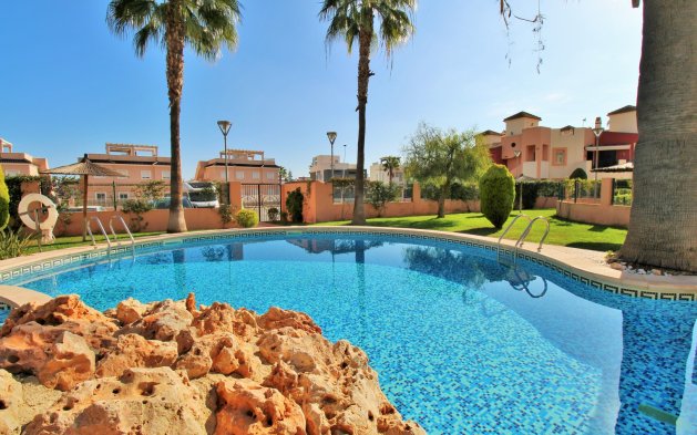 Odsprzedaż - Mieszkanie w bloku - Torrevieja - Punta Prima