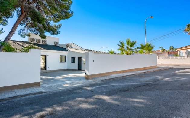 Resale - Villa - Rojales
