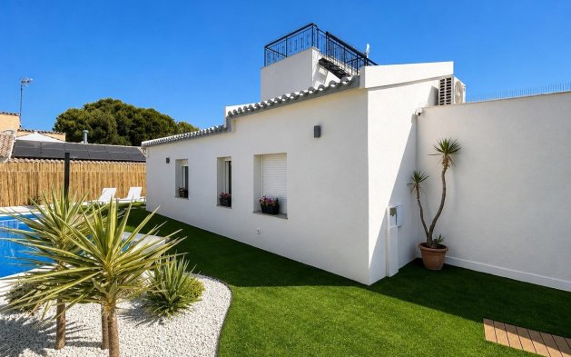 Resale - Villa - Orihuela Costa - Punta Prima