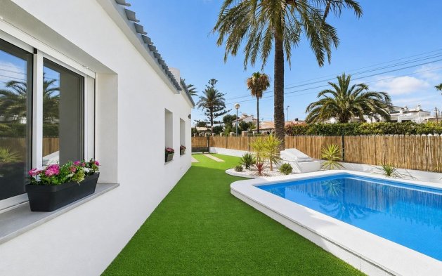 Resale - Villa - Orihuela Costa - Punta Prima