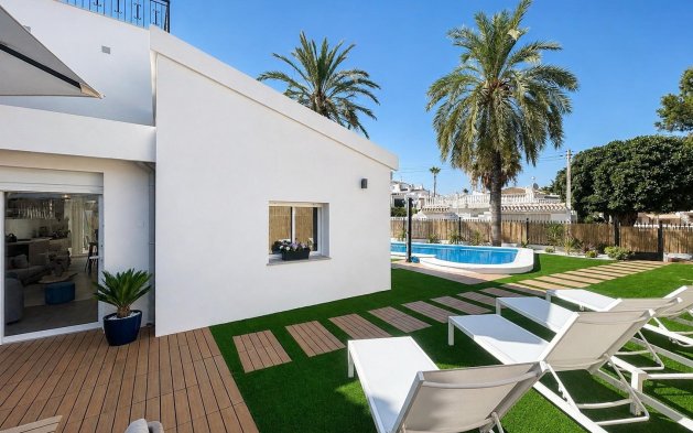 Resale - Villa - Orihuela Costa - Punta Prima