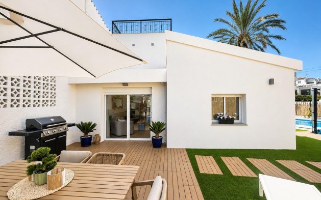 Resale - Villa - Orihuela Costa - Punta Prima