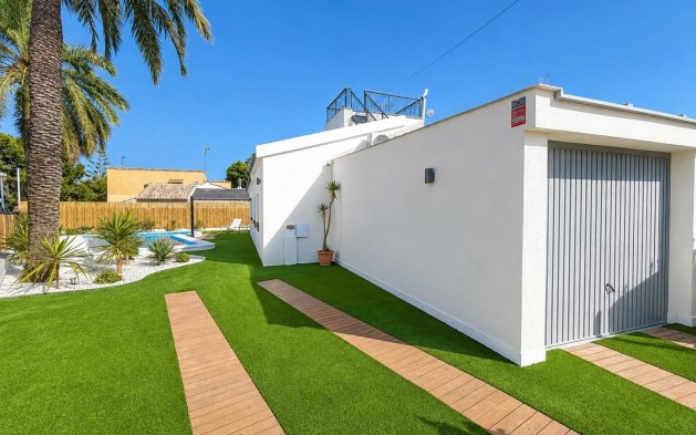 Resale - Villa - Orihuela Costa - Punta Prima
