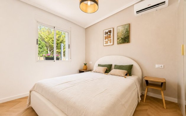 Resale - Villa - Orihuela Costa - Punta Prima