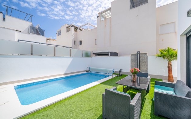 Resale - Villa - Torrevieja