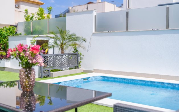Resale - Villa - Torrevieja