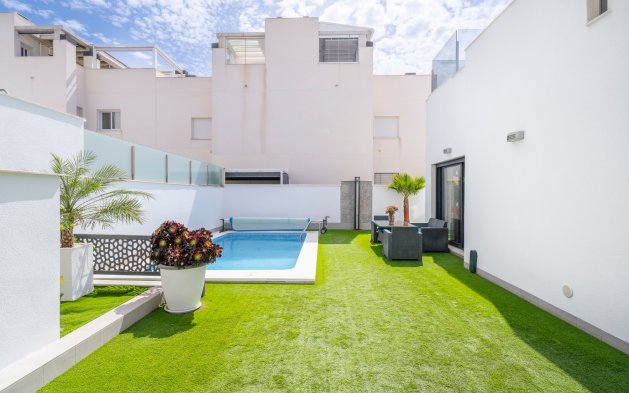 Resale - Villa - Torrevieja