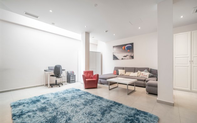Resale - Villa - Torrevieja