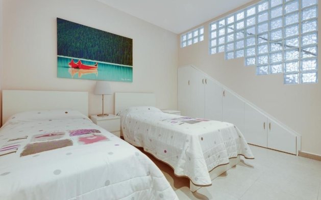 Resale - Villa - Torrevieja