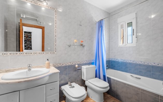 Resale - Villa - Guardamar del Segura