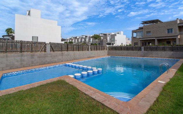 Resale - Townhouse - Torrevieja - Nueva Torrevieja - Aguas Nuevas