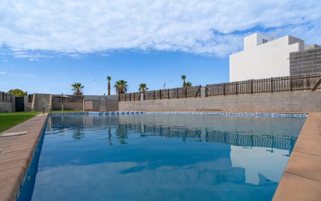 Resale - Townhouse - Torrevieja - Nueva Torrevieja - Aguas Nuevas